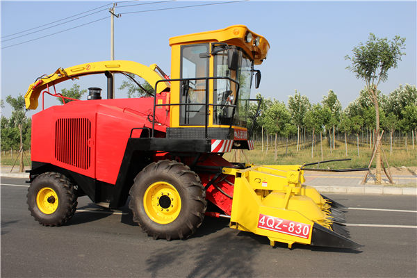 自走式青貯飼料收獲機